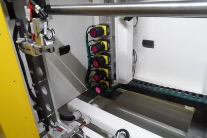 Przykładowy system kamer na stacjach Blowup Test w produkcji chlodnic